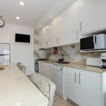 Lisbon Em Frente Dos Transportes Publicos Appartement Almada