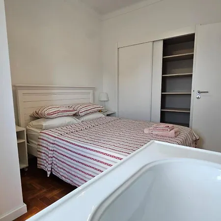 Appartement Lisbon Em Frente Dos Transportes Publicos Almada