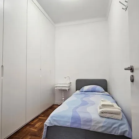 Appartement Lisbon Em Frente Dos Transportes Publicos Almada