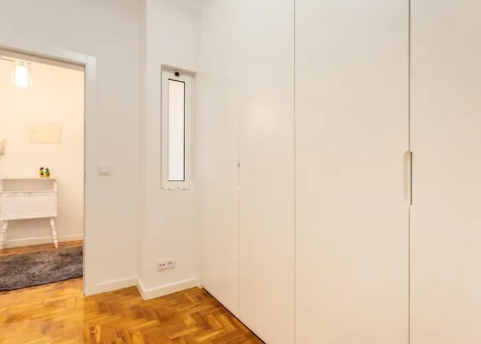 Lisbon Em Frente Dos Transportes Publicos